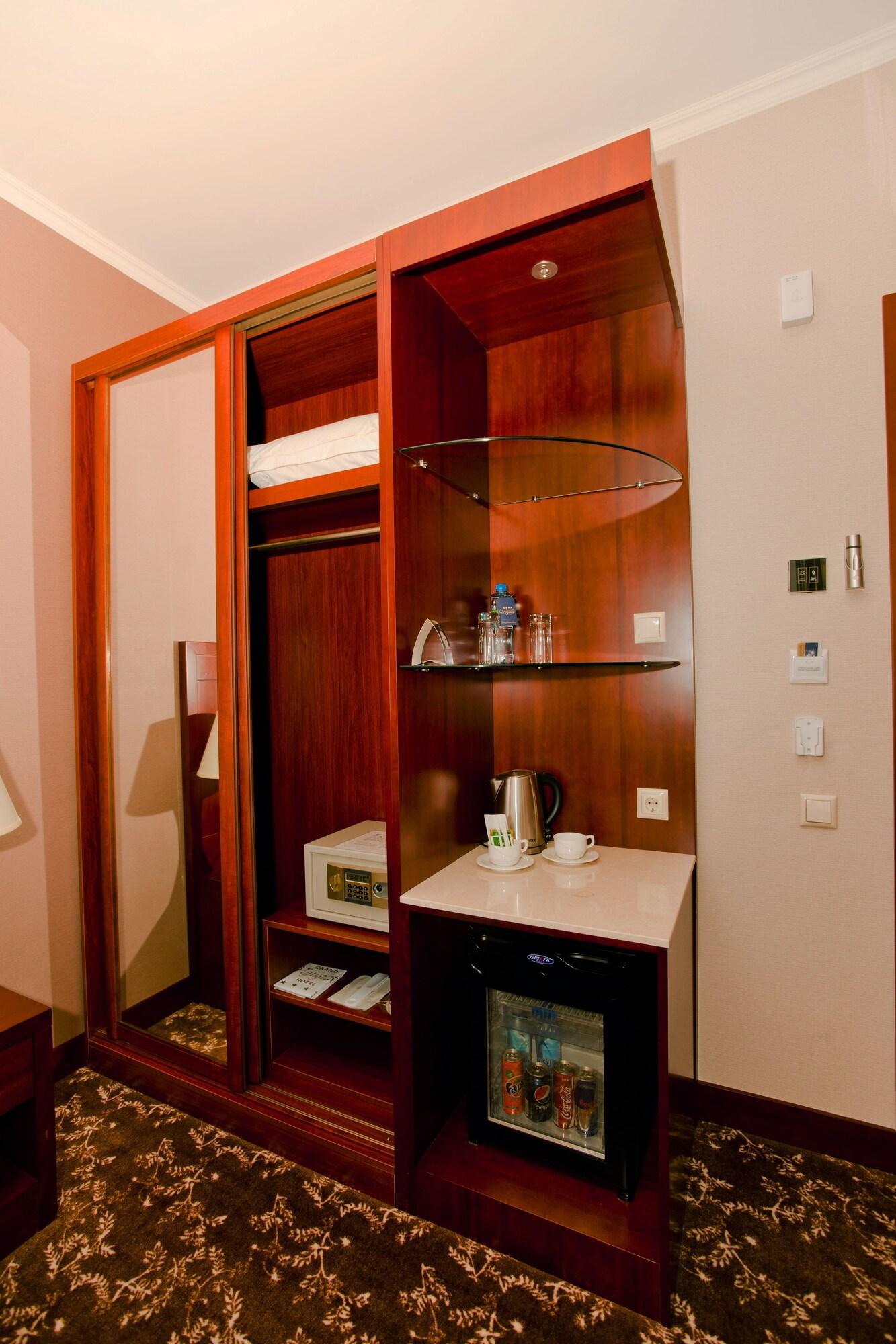 Grand Voyage Hotel Ałma Ata Zewnętrze zdjęcie