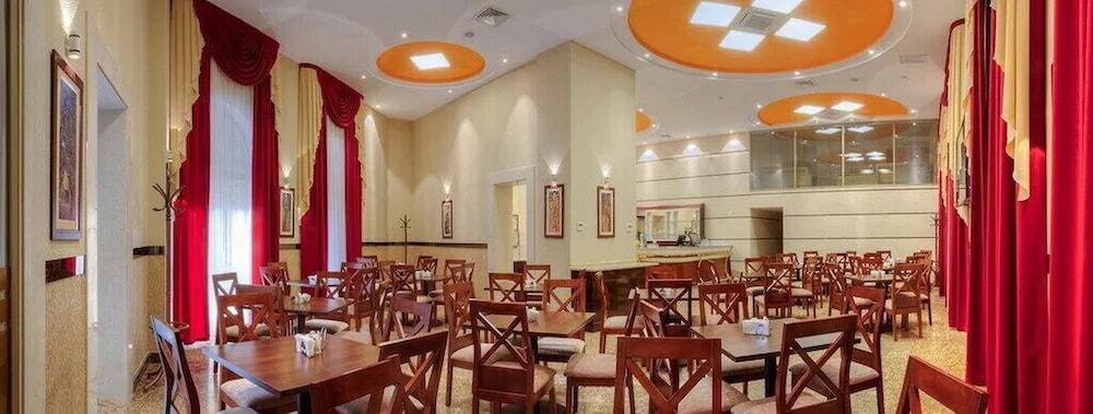 Grand Voyage Hotel Ałma Ata Zewnętrze zdjęcie