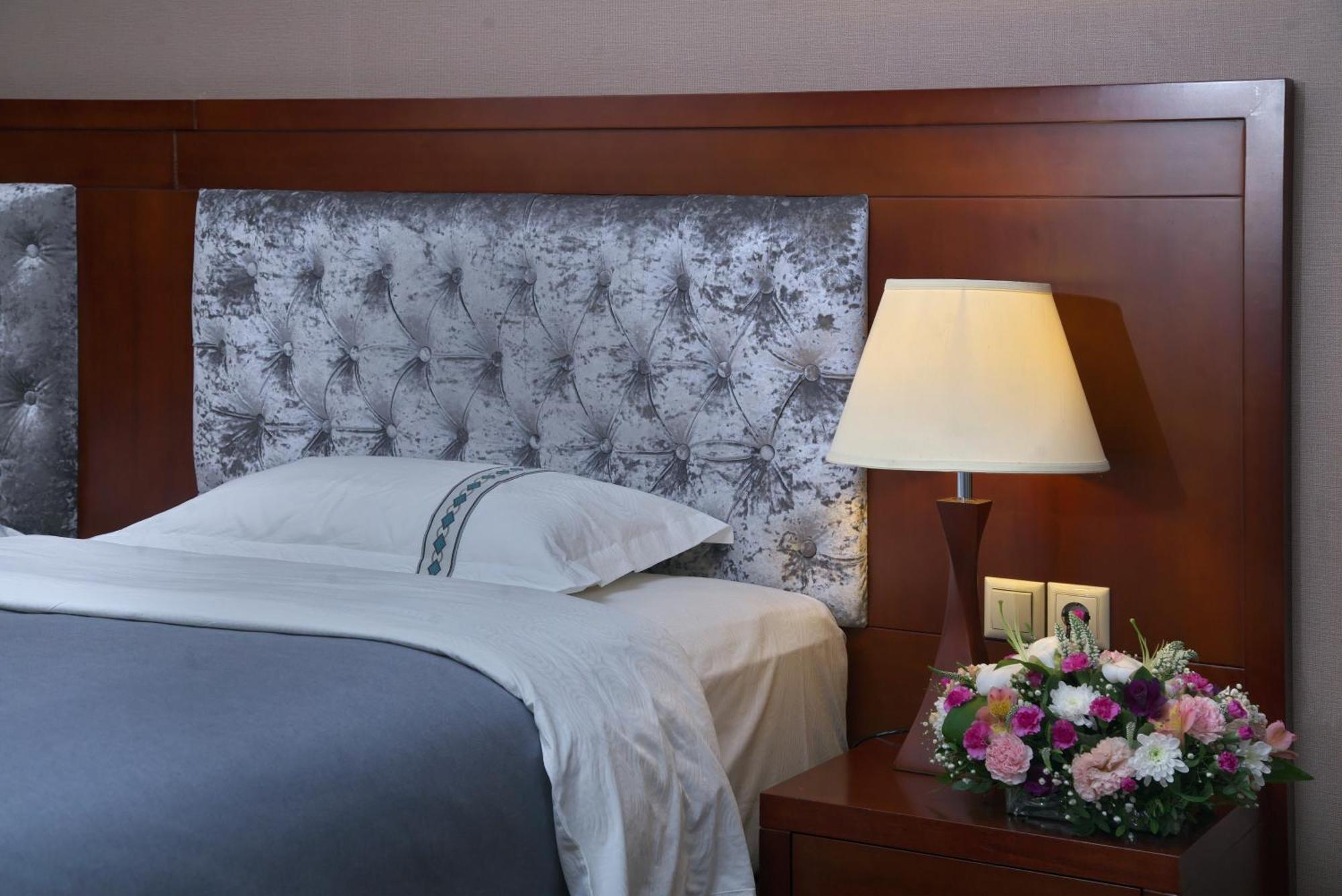 Grand Voyage Hotel Ałma Ata Zewnętrze zdjęcie