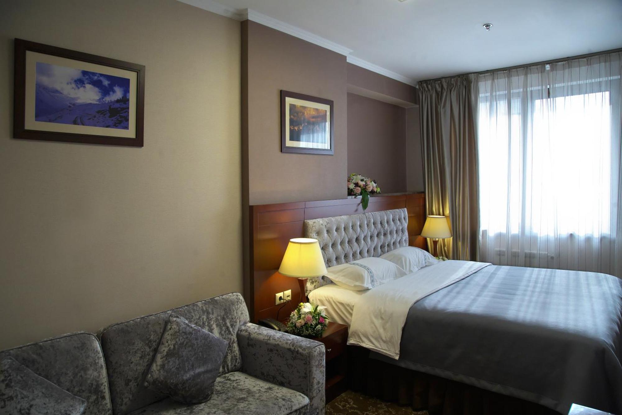 Grand Voyage Hotel Ałma Ata Zewnętrze zdjęcie